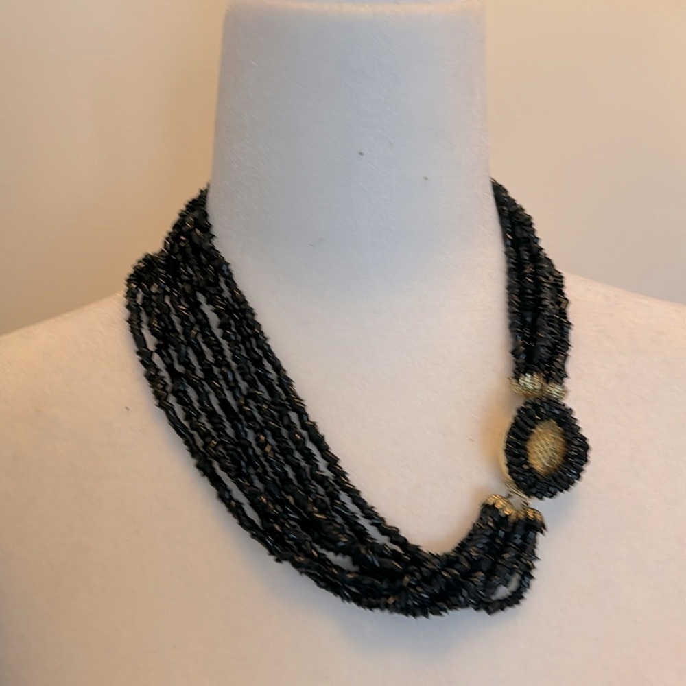 Black shell classic necklace